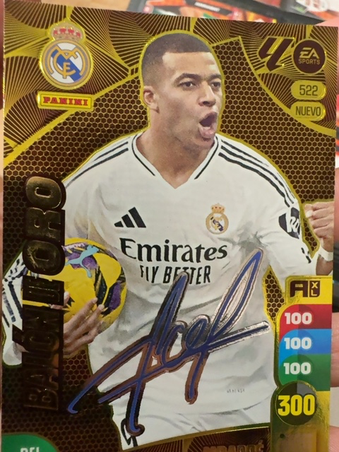 Balón de oro firmado mbappé